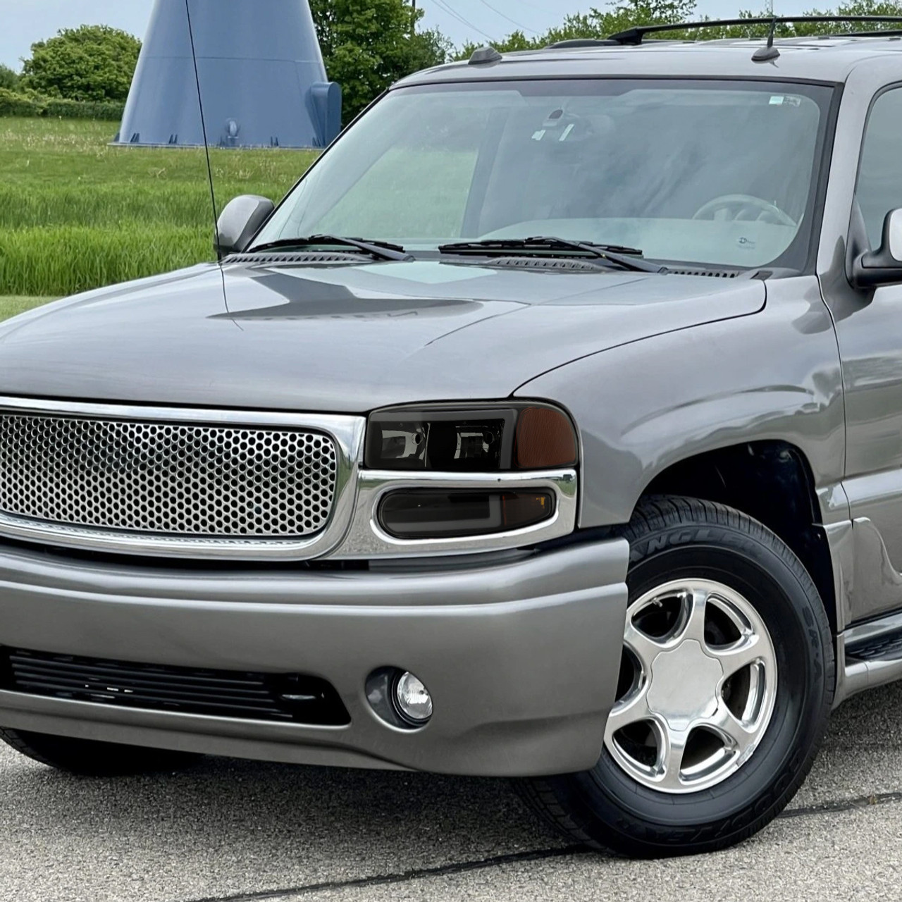 1999-2006 GMC Sierra Denali/2007 Sierra Classic Denali/2000-2006 Yukon/XL  Denali Factory Style Headlights with LED Sequential Turn Signal Bumper