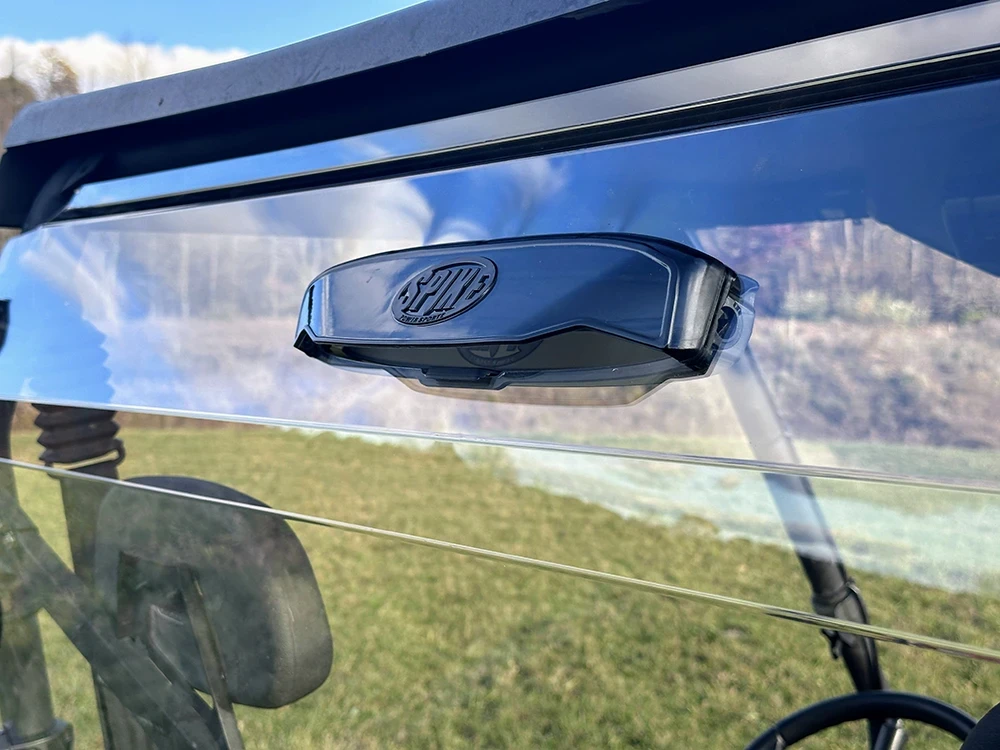 Spike rear windshield for Polaris Ranger 570 Full-Size round tube incl. Crew: close-up of the rear windshield vent