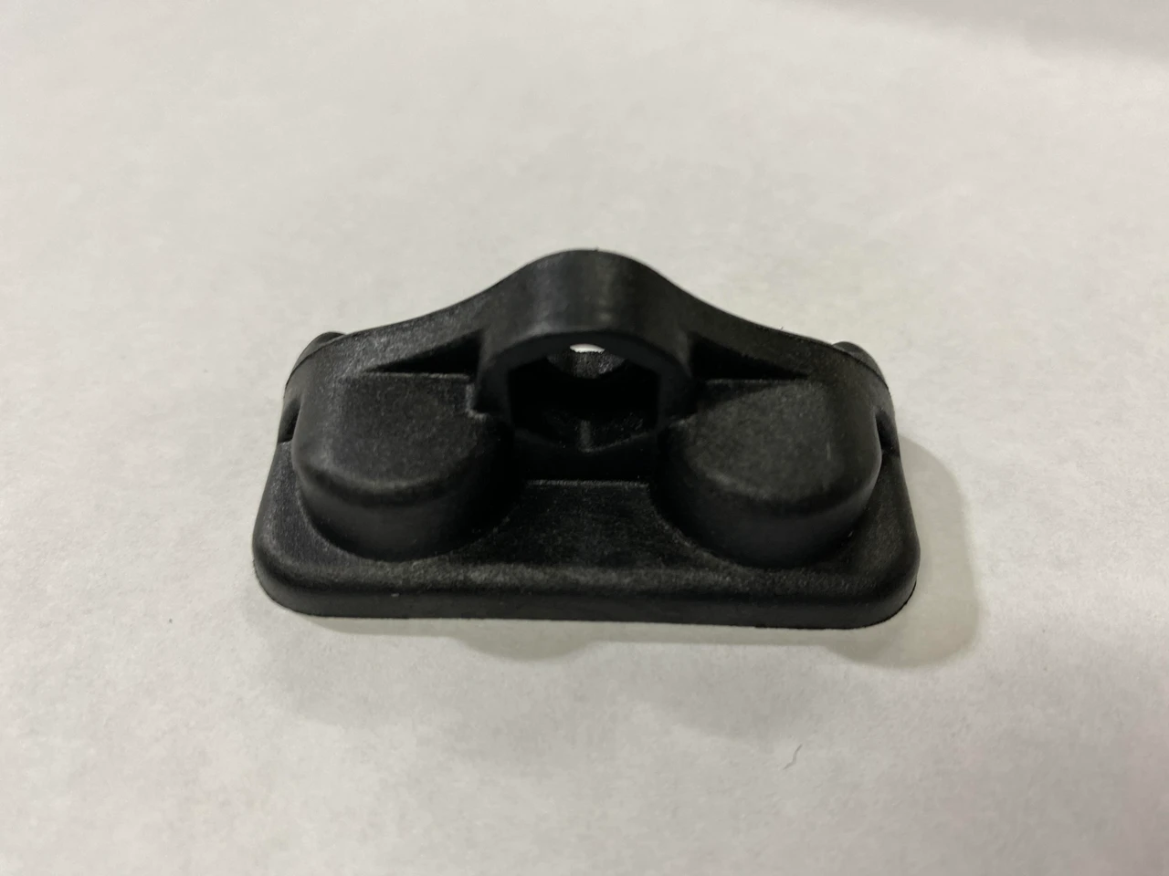 Direction 2 replacement part for full-tilting Direction 2 windshields: black pivot block, top view on gray background