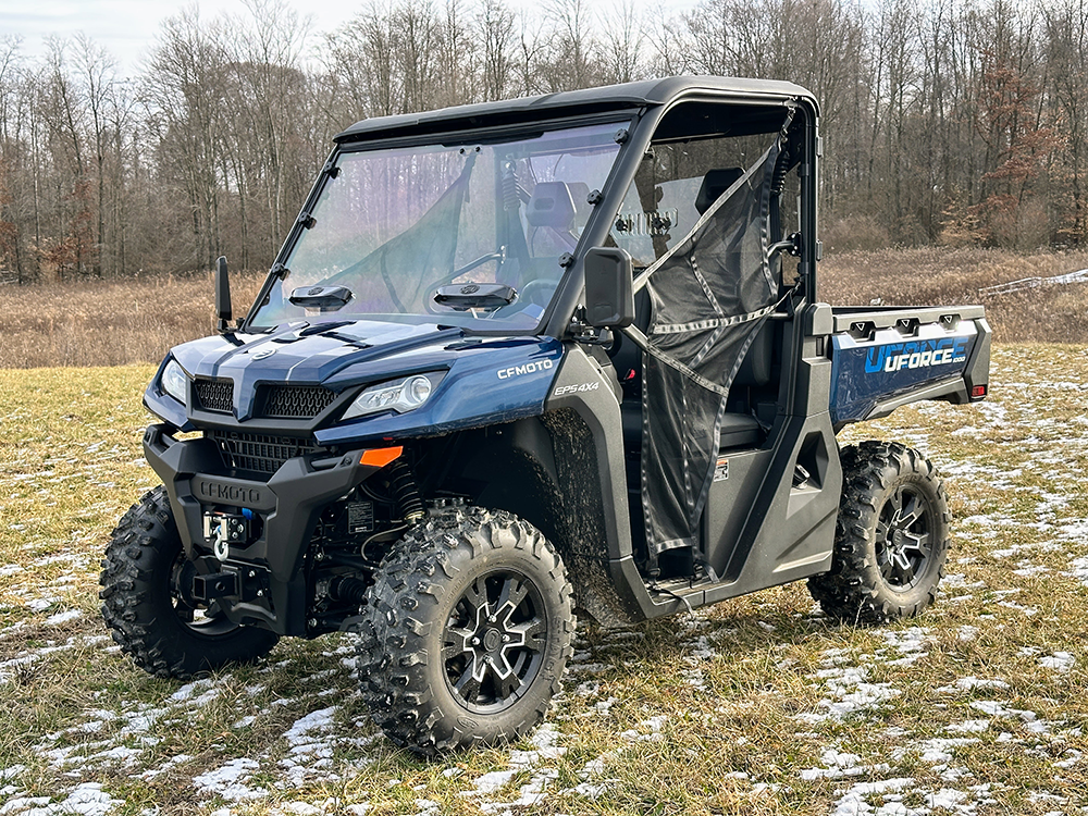Spike windshield for CFMOTO UForce 1000 and UForce 1000 XL: dual vent windshield on a blue CFMoto UForce in a snowy field