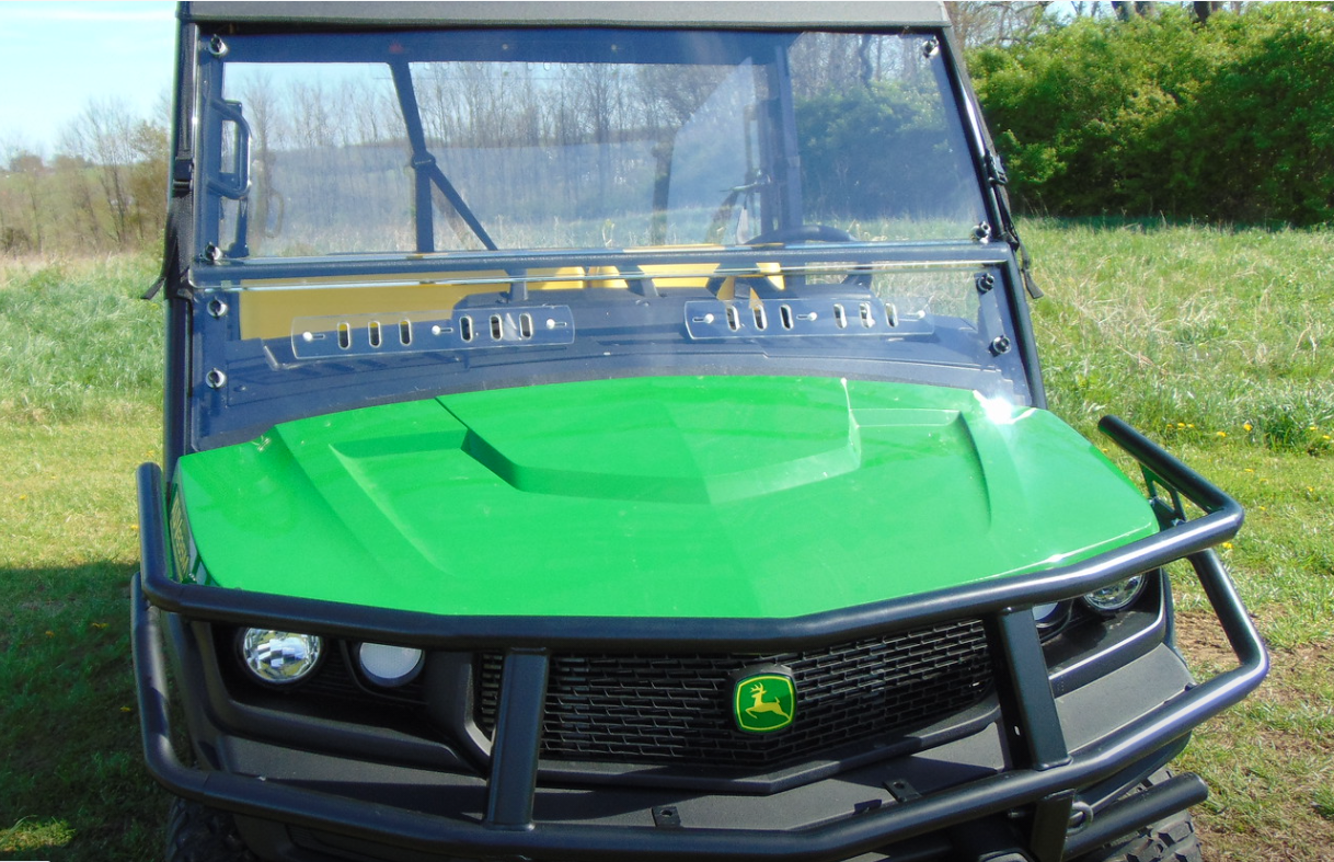 Straight-on front view over the hood of the 3 Star two-piece windshield on the John Deere XUV 835/865, split line and vents