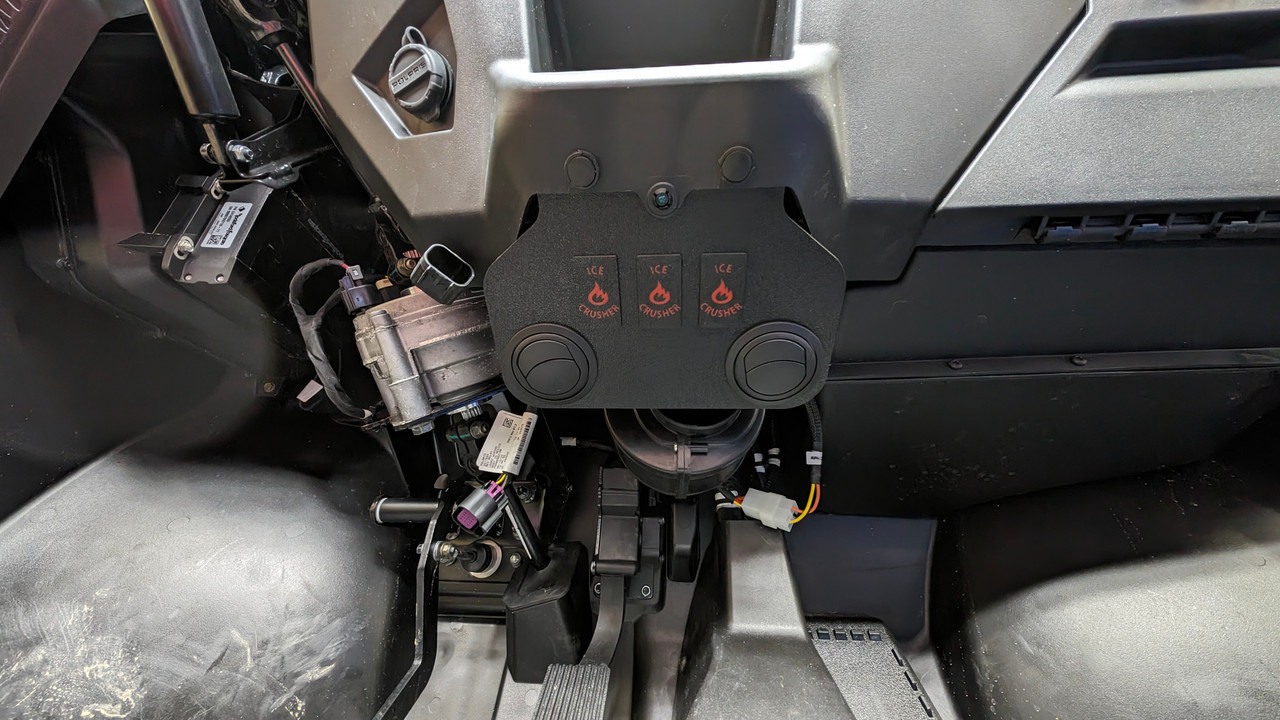 Polaris RZR XP 1000 2024+ With foot vents and dash switch mounts