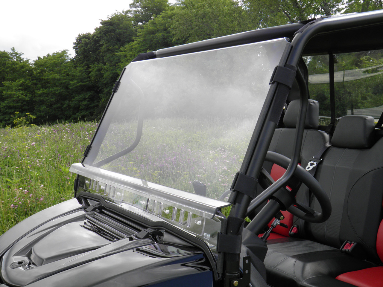 3 Star 2-piece scratch-resistant windshield on an Intimidator Classic, close front view with the vent strip and red seats
