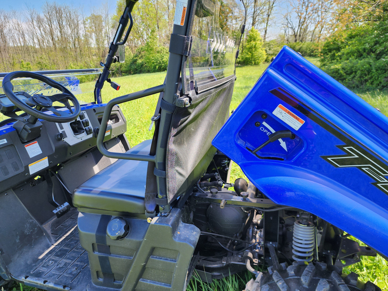 3 Star polycarbonate rear windshield on a blue Massimo T-Boss 410 seen from the side with the cargo bed tilted up