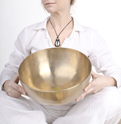 womanholdingsingingbowl4.jpg