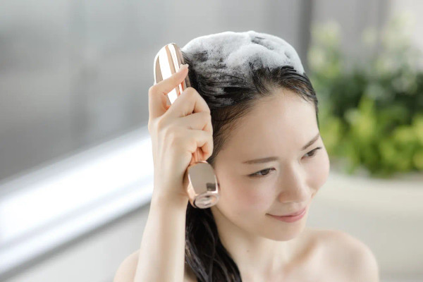 Dr. Scalp The Brashu Revo – massage hair brush