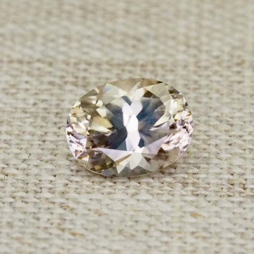 Harts Range Oval Zircon - Ellinor Mazza