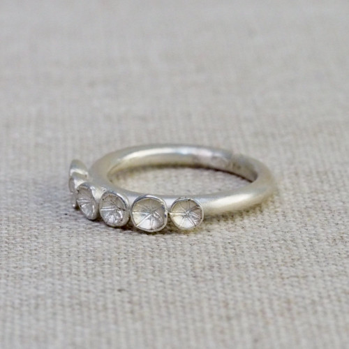 Petite Cluster Ring