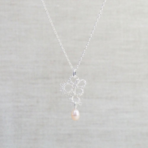 Shamrock Derry Lace Pearl Necklace