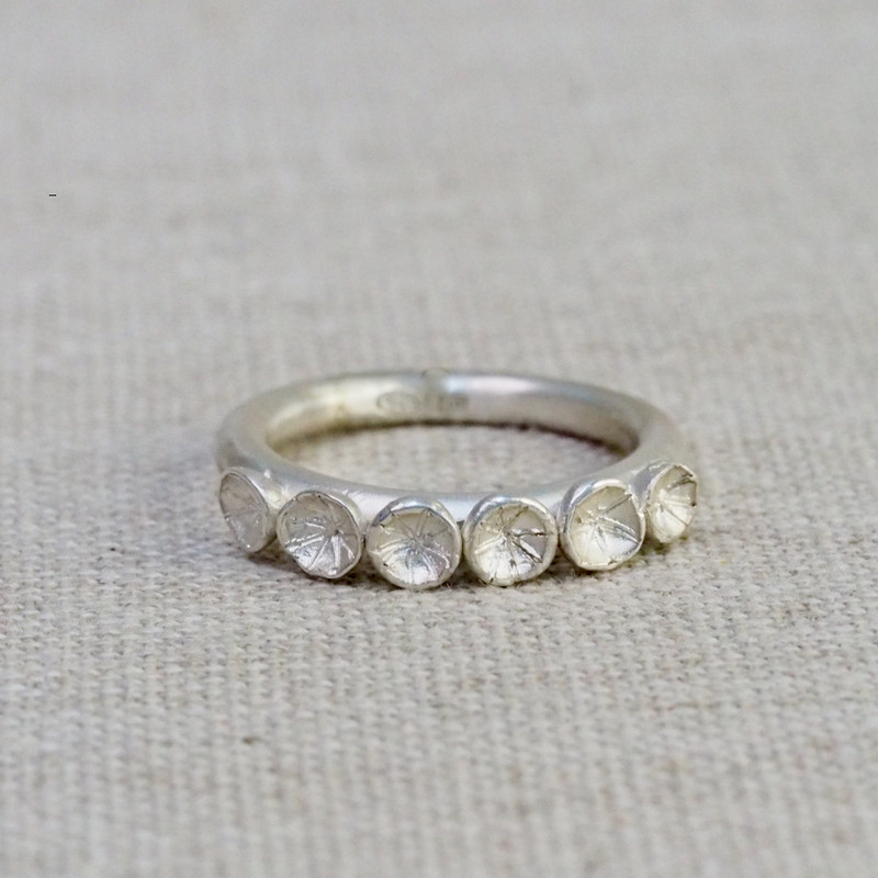Petite Cluster Ring
