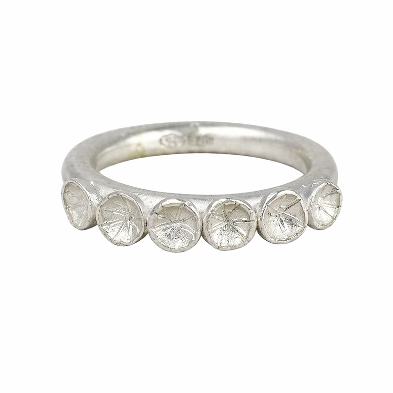 Petite Cluster Ring