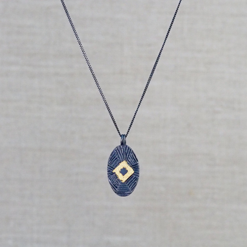 Classic Noir Necklace