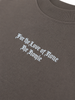 playera oversize cafe hombre, playera premium streetwear, playera 100% algodon heavyweight, playera cafe hombre, playera bordado gotico, ropa urbana de lujo, heavy cotton t-shirt, playera hombros caidos, bordado de alta densidad streetwear, moda urbana premium, t-shirt oversize marron, playera algodon 340g, playera born and raised, streetwear tipografia gotica