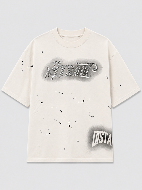 playera oversize beige, playera heavyweight 340g, playera beige con pedreria, playera premium streetwear, playera 100 algodon premium, playera arena con cristales, playera estilo grafiti beige, ropa urbana premium mexico, t-shirt oversize de lujo, playera de alta calidad 340g, playera letras goticas pedreria, streetwear premium beige, playera hombros caidos arena