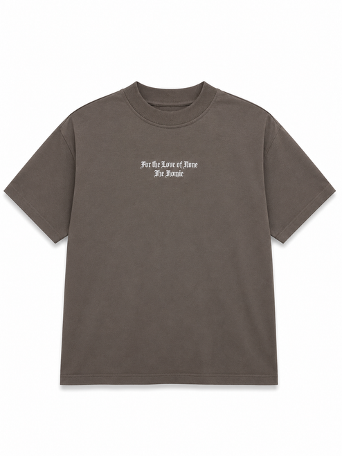 playera oversize cafe hombre, playera premium streetwear, playera 100% algodon heavyweight, playera cafe hombre, playera bordado gotico, ropa urbana de lujo, heavy cotton t-shirt, playera hombros caidos, bordado de alta densidad streetwear, moda urbana premium, t-shirt oversize marron, playera algodon 340g, playera born and raised, streetwear tipografia gotica