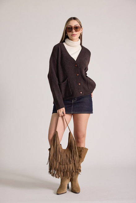 sueter de punto js basics, cardigan tejido chocolate mujer, sueter abierto con botones chocolate, cardigan oversize cafe oscuro js basics, sueter con bolsillos frontales mujer, cardigan tejido grueso suave dama, ropa de punto js basics, sueter cuello v tejido cafe, cardigan estilo old money chocolate, sueter afelpado con botones mujer, cardigan casual cafe oscuro, ropa tejida de invierno para mujer