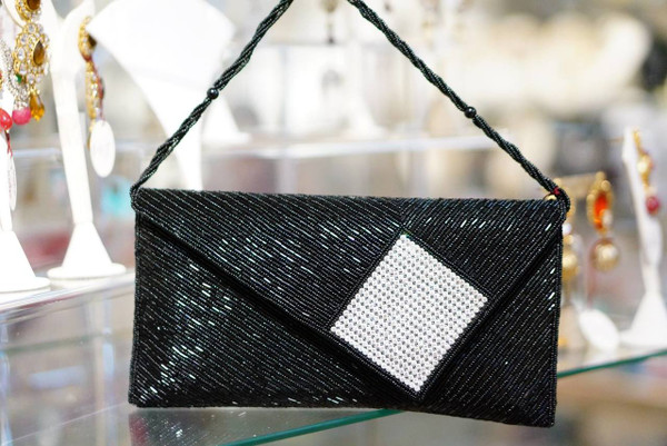 Black pearl purse