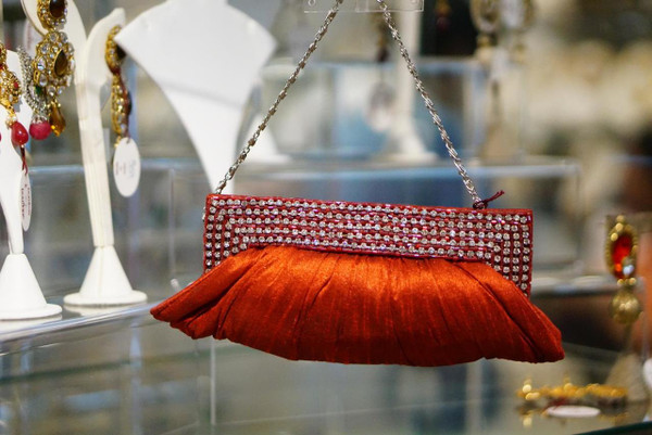  Red purse