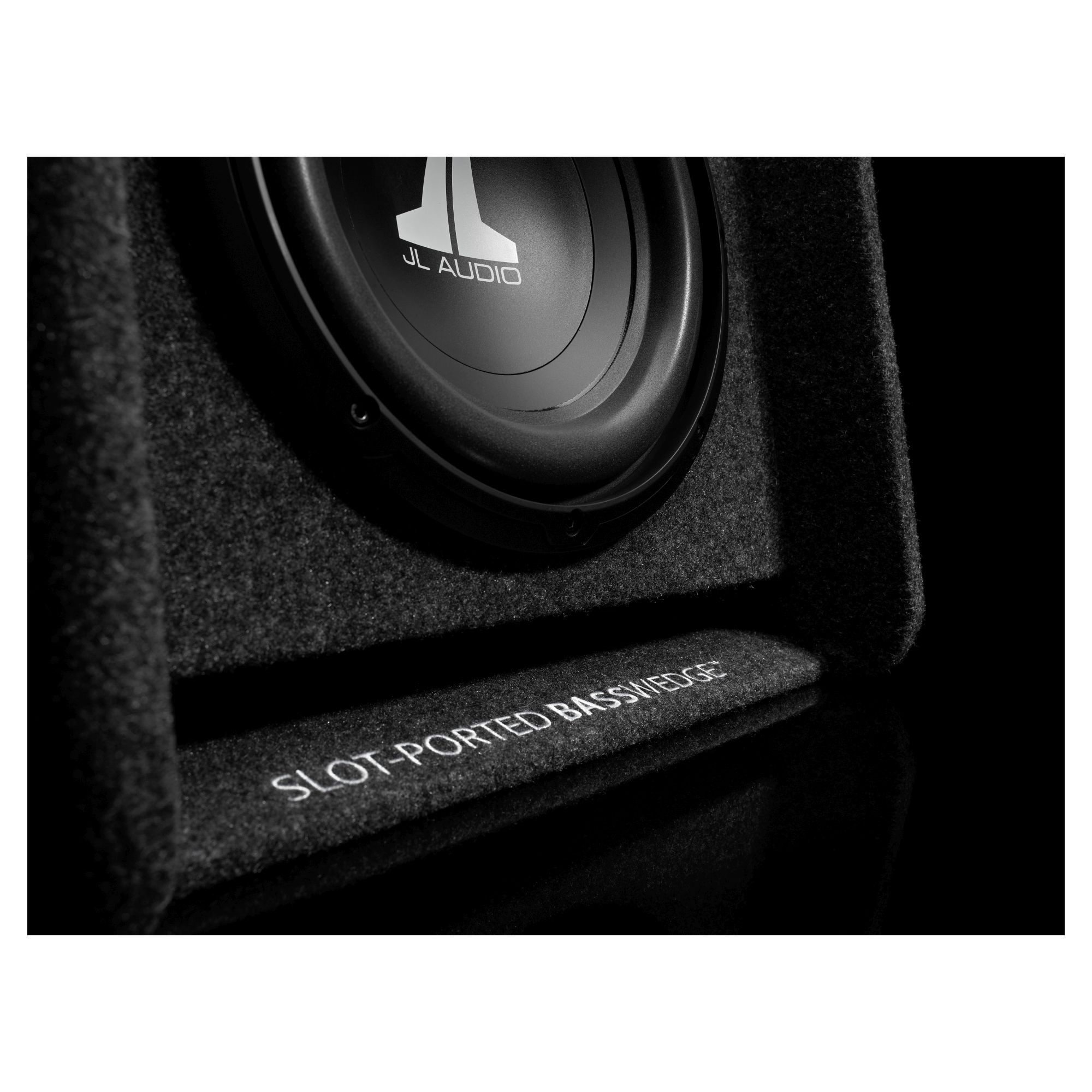 JL AUDIO CP110G W0 V3 – Subwoofer BassWedge 10″ Con Cassa Accordata, 300W RMS, 600W Picco