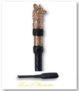  Instock
1 x Black Plaited Leather Whip with Antique Gold Fox
Length - 63 cm