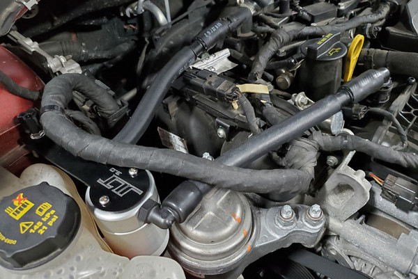 J&L 13-19 Ford Fusion 1.5L EcoBoost Oil Separator 3.0 Passenger Side - Clear Anodized - 3039P-C