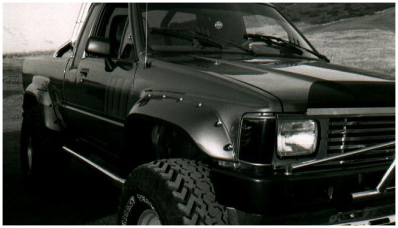 Bushwacker 84-88 Toyota Cutout Style Flares 2pc - Black - 31009-11