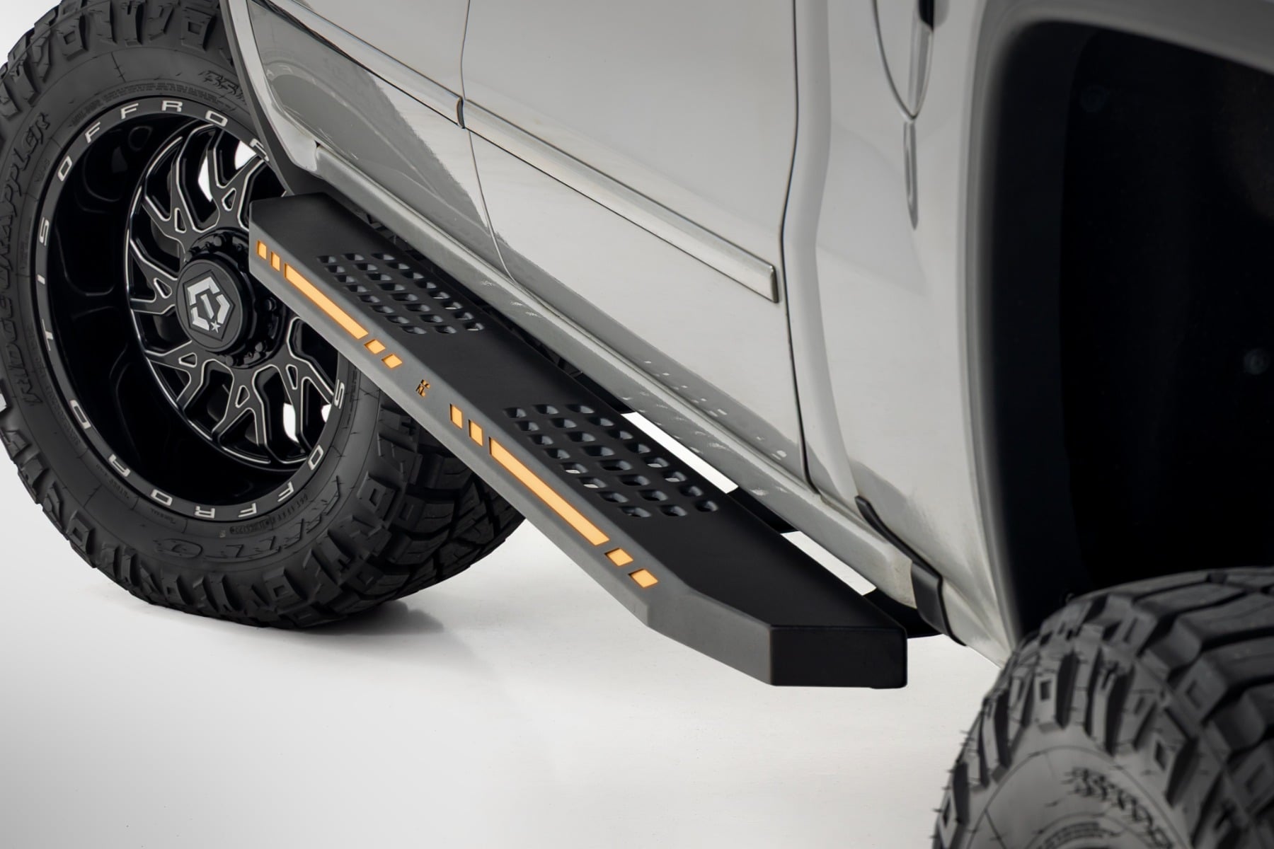 Rough Country AC2 Running Boards Amber/White | Crew Cab | Chevy/GMC 1500 (07-18)