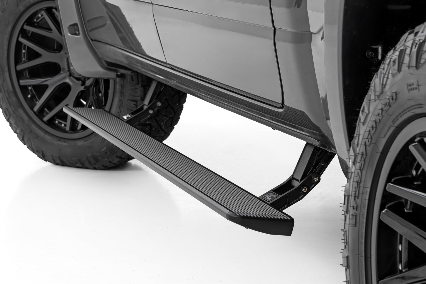 Rough Country Power Running Boards HT-Series | Ram 1500 (19-26)/1500 TRX (21-24)