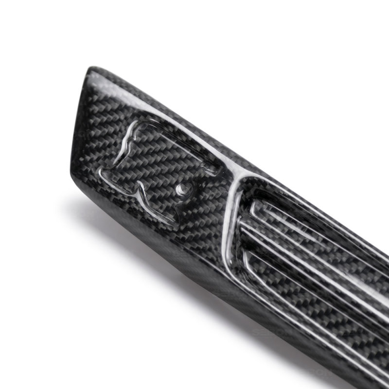 Seibon 09-10 Nissan GTR R35 Carbon Fiber Fender Duct Logos (Pair) - FDL0910NSGTR