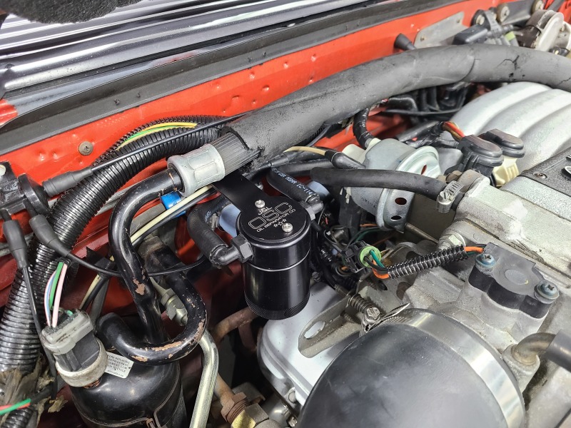J&amp;L 86-93 Ford Mustang 5.0 302 Passenger Side Oil Separator 3.0 - Black Anodized - 3045P-B