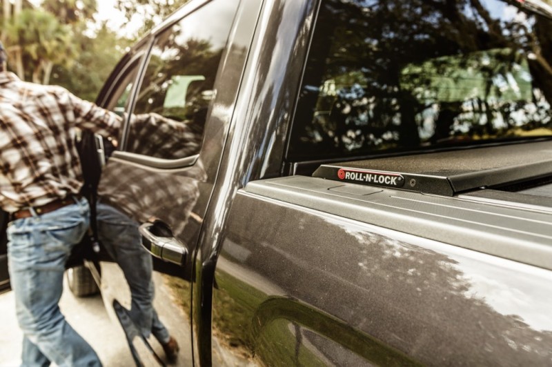 Roll-N-Lock 07-18 Toyota Tundra Crew Max Cab XSB 65in A-Series Retractable Tonneau Cover - BT570A