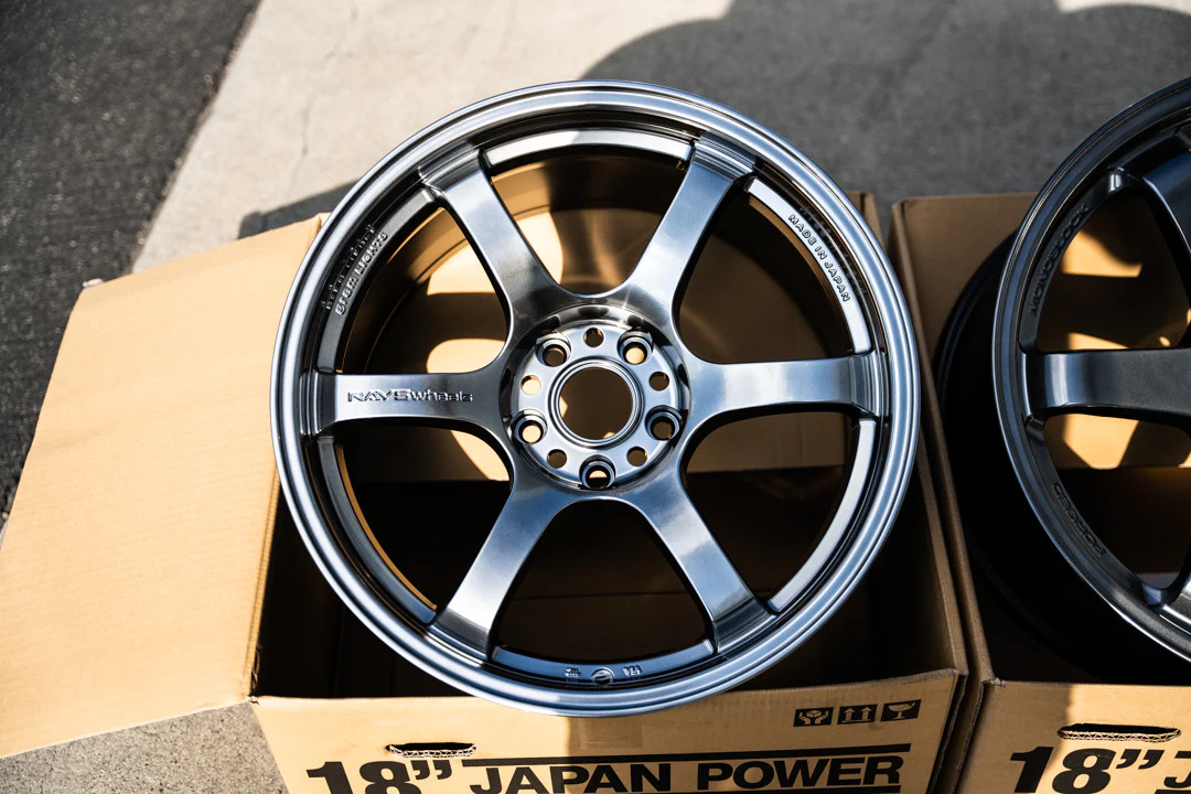 Gram Lights 57DR 17x9.0 +38 5-114.3 Grace Silver Wheel - WGIQ38EQNK
