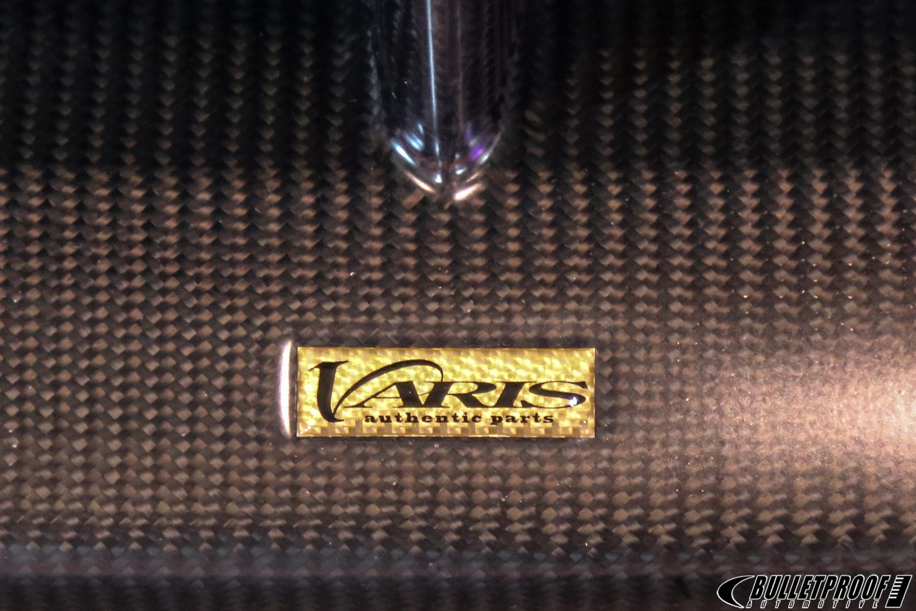 VARIS SPECIAL EDITION GOLD CARBON FIBER BADGE (SINGLE)