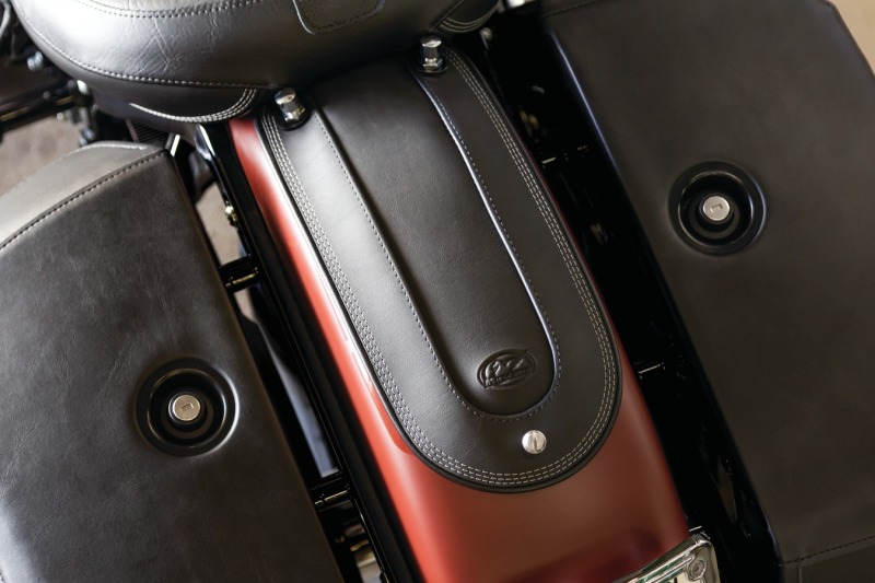 Mustang 18-21 Harley Softail Heritage, Deluxe Fender Bib Triple Stitch - Black - 78166