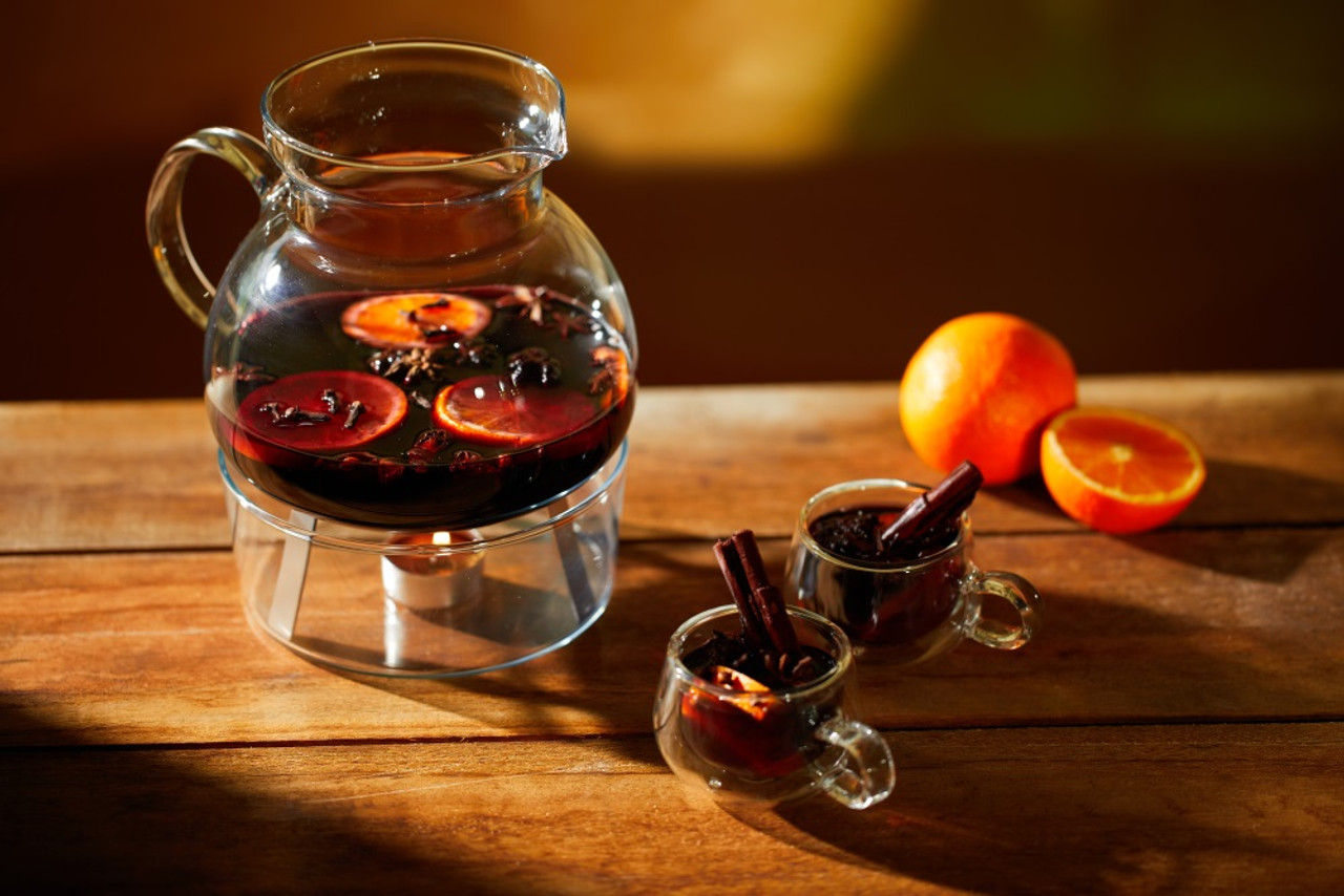 Mulled wine jug with warmer