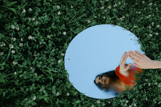 Make Your Small Garden Look Bigger: Outdoor Mirrors That Add Space and Light