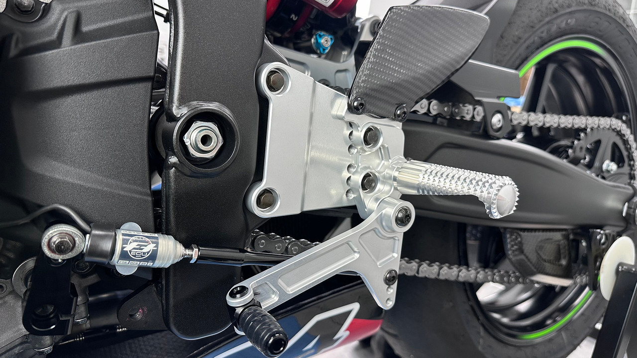 Kawasaki ZX-4RR / ZX-4R Adjustable Rearsets - Silver Kawasaki ZX-4RR / ZX-4R Adjustable Rearsets - Silver