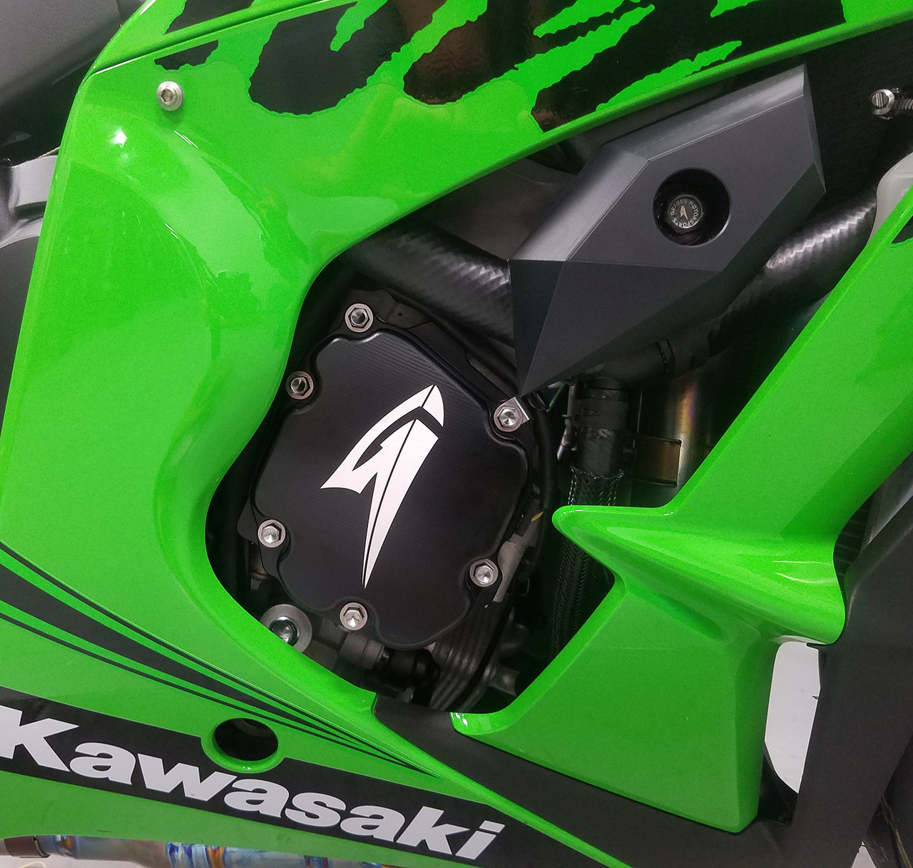 Graves Motorsports Kawasaki ZX-10R Right Side Engine Case Cover Graves Motorsports Kawasaki ZX-10R Right Side Engine Case Cover