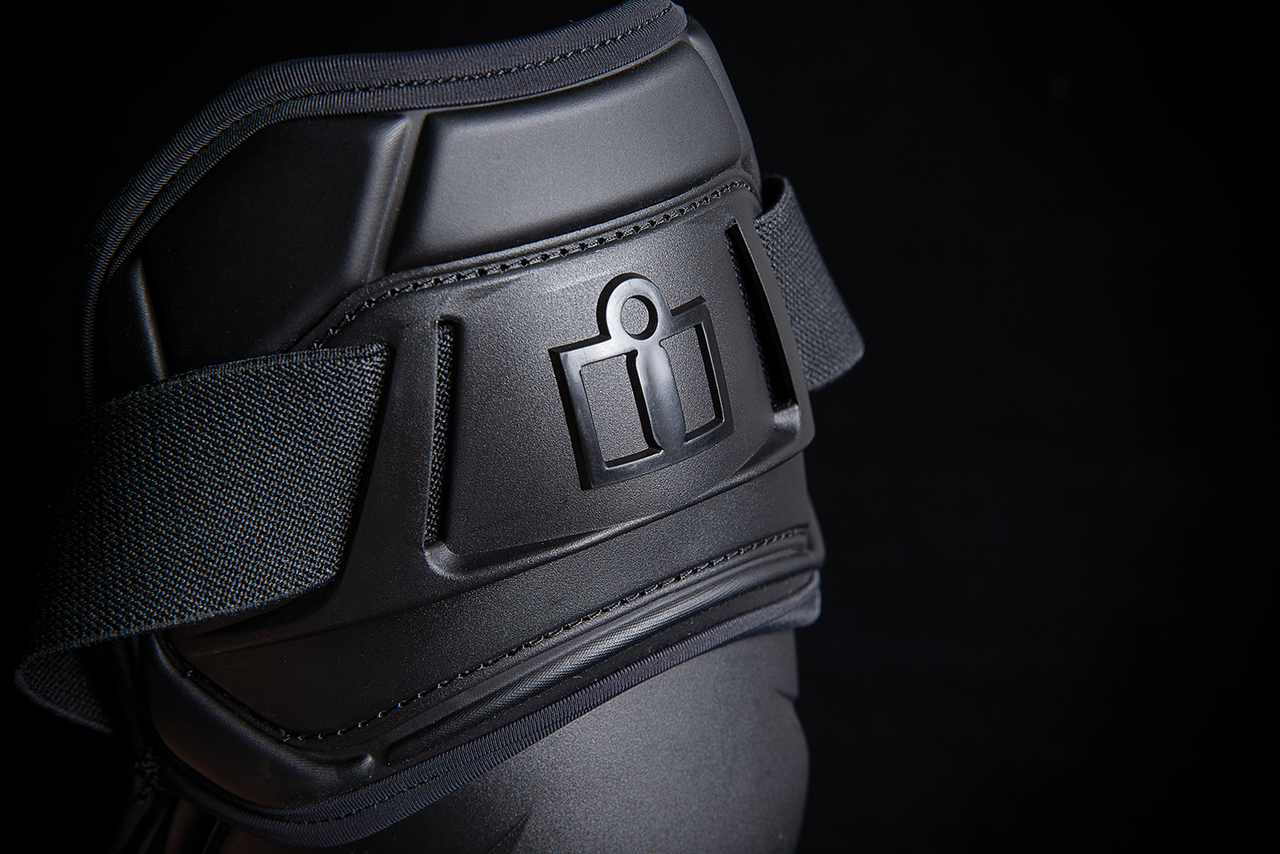 Field Armor 3™ Knees - Black - L/XL