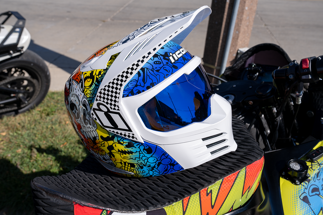 Elsinore™ Helmet - Doodle 3 - White - Small