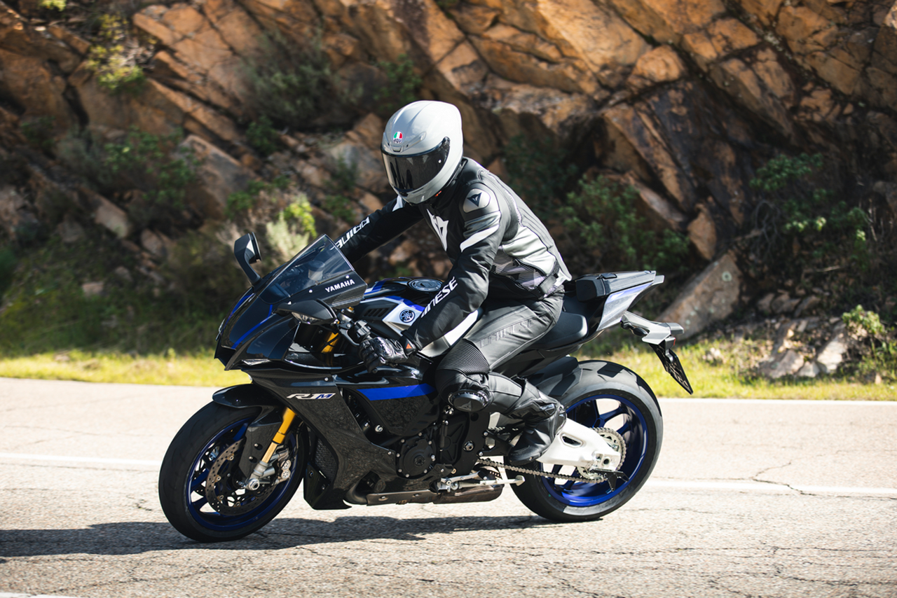 K6 S Helmet - White - Medium