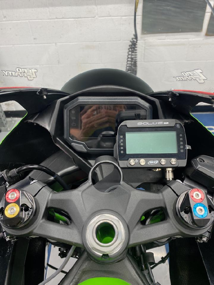 その他 ai.m Kawasaki ZX-4RR + Ninja 400 - AIM Solo 2 Mount