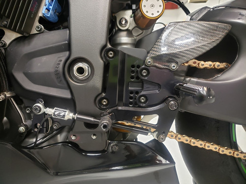 Graves Motorsports WORKS Kawasaki ZX-6R Adjustable Rearsets Graves Motorsports WORKS Kawasaki ZX-6R Adjustable Rearsets
