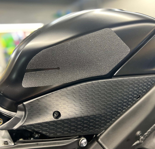 Yamaha R6 Tank Grip