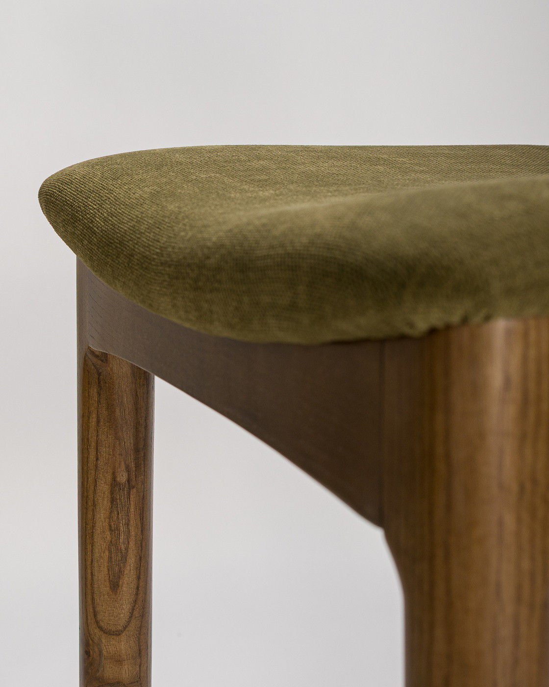 Hans Wegner Replica Elbow Bar Stool Walnut&Olive Green, 65Cm
