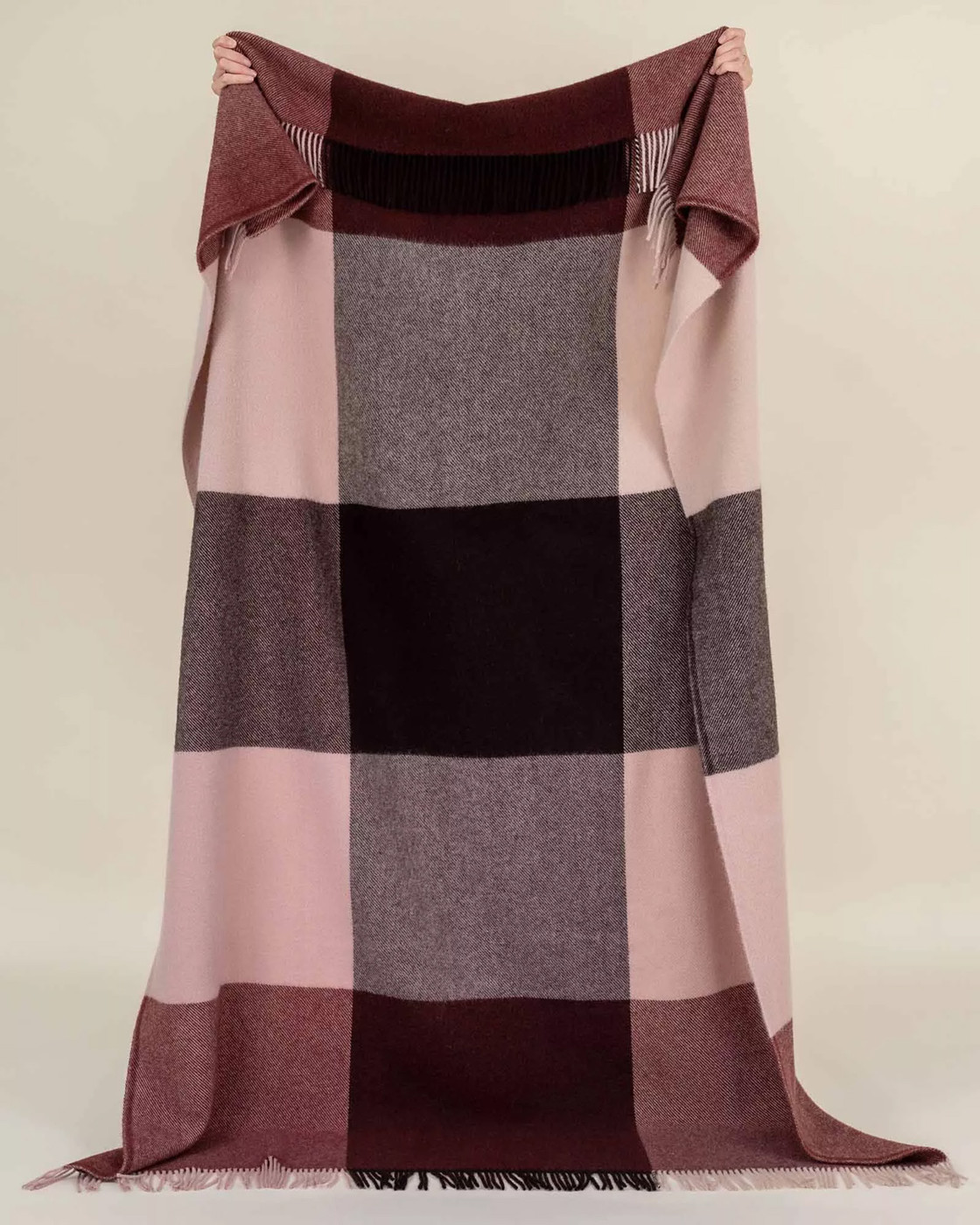 Weave Brookside Throw - 140x240cm, Beetroot