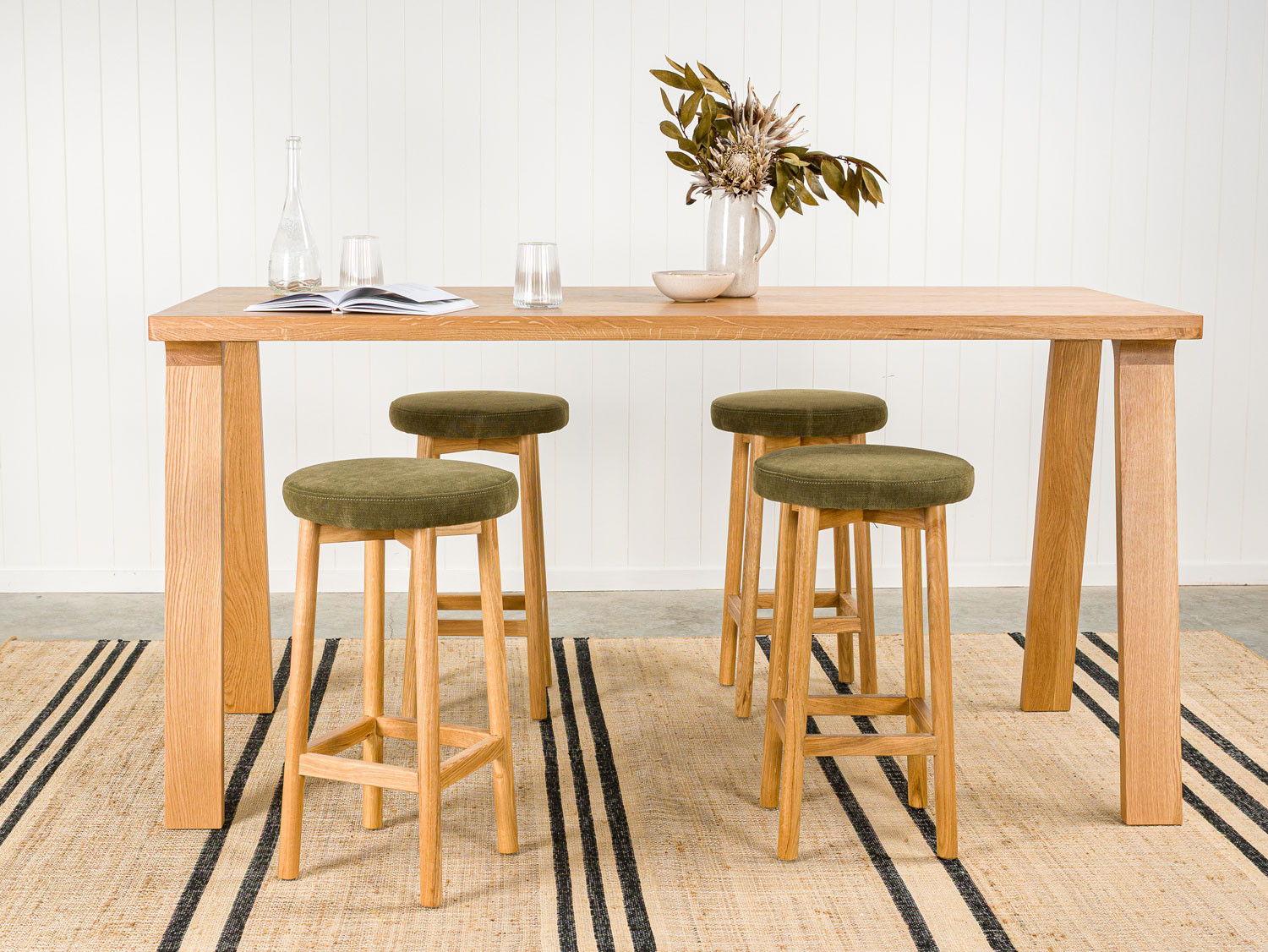 Bar stool or counter stool? A guide to heights and styles.