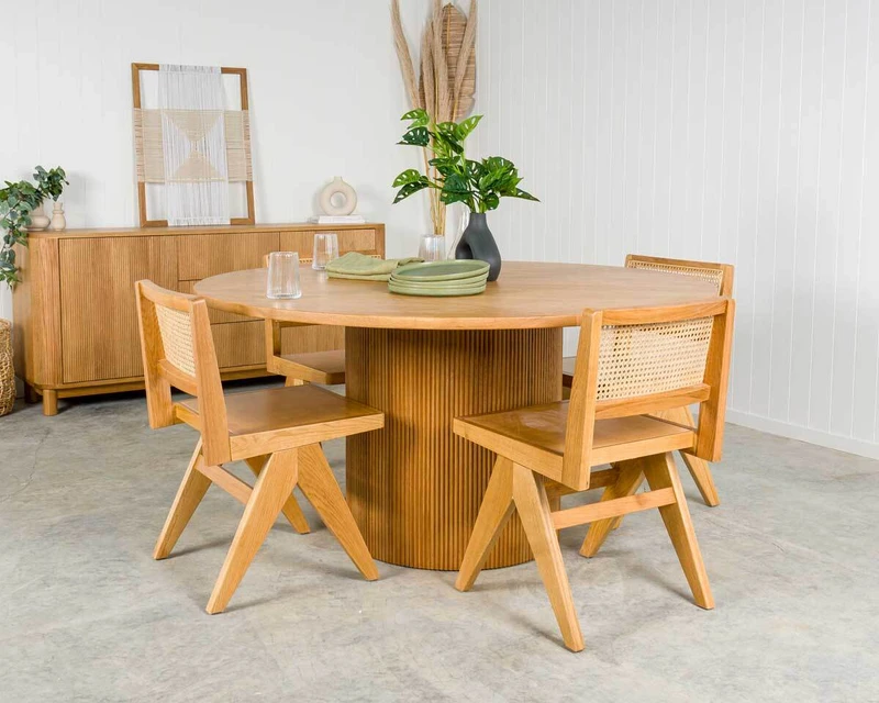 Reid round dining table in oak