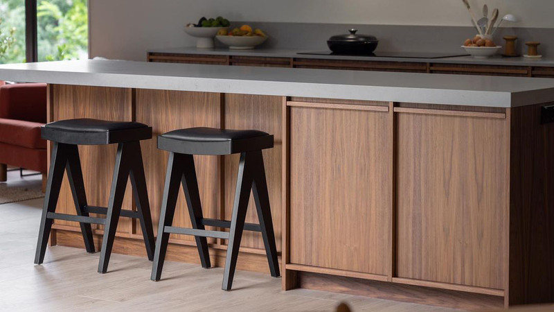 Bar stool or counter stool? A guide to heights and styles.