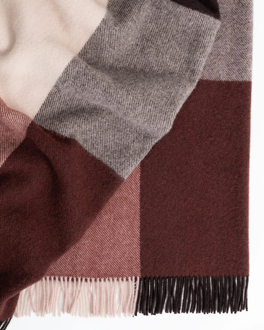 Weave Brookside Throw - 140x240cm, Beetroot
